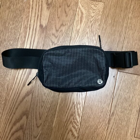 LULULEMON Everywhere Belt Bag 1L BLACK WHITE GRID EBB ORIGINAL STRAP OG ATHLETIC - Picture 3 of 7